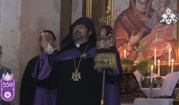Սուրբ պատարագ Աղթամարի Սուրբ Խաչ եկեղեցում