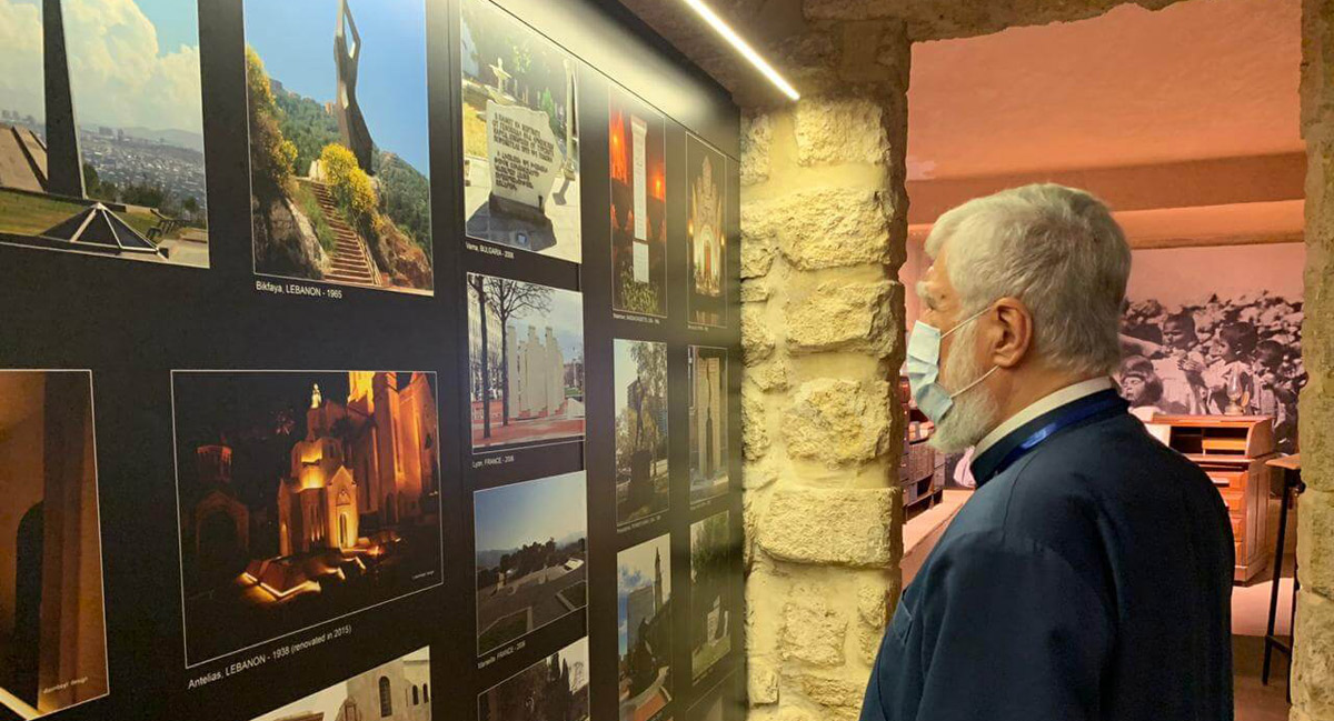Արամ Ա. կաթողիկոս կ՛այցելէ Հայոց Ցեղասպանութեան որբերու «Արամ Պէզիքեան» թանգարան