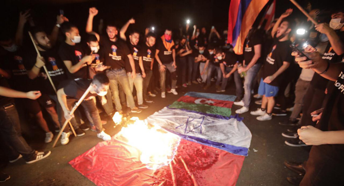 Թուրքիոյ դեսպանատան դիմաց. դաշնակցական երիտասարդական-ուսանողական ցոյց` թուրք-ազրպէյճանական յարձակողապաշտութեան դէմ