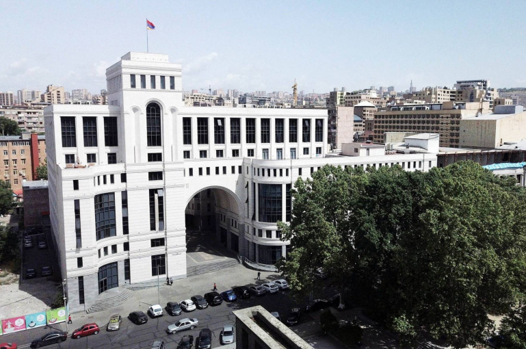 Խստորեն դատապարտում ենք Լիոնում ՀՀ գլխավոր հյուպատոսության շենքի նկատմամբ իրականացված վանդալիզմի ակտը, որին նախորդել են Ֆրանսիայի այլ քաղաքներում հայկական հուշարձանների պղծման դեպքեր. ՀՀ ԱԳՆ