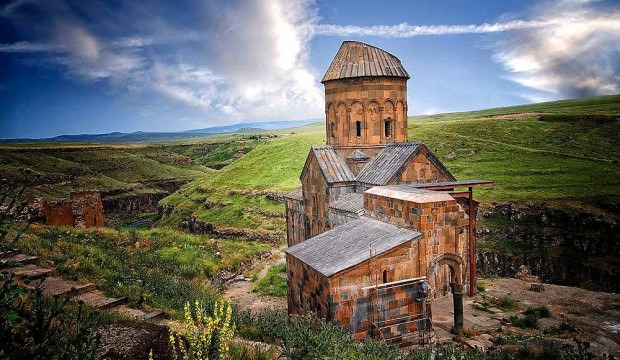 Փոխան հեքիաթի. Անիի վաճառքին 1000-րդ տարեդարձը(*) (Յիշենք Պետրոս կաթողիկոսն ու Սարգիս Սիւնեցին)