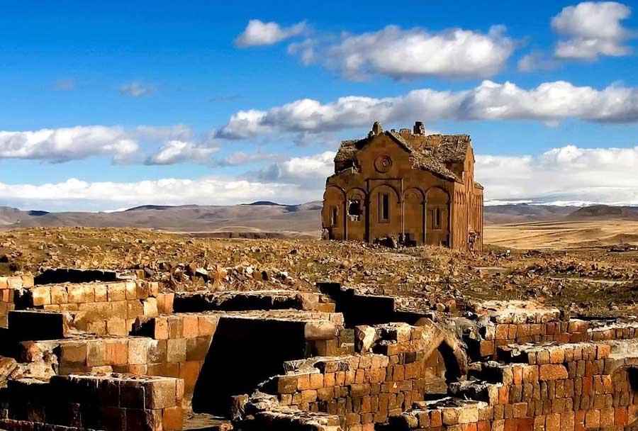 Թուրքիան փորձում է աղավաղել Անիի հայկականությունը եւ հայկական միջնադարյան ժառանգության ինքնությունը. Նաիրա Սահակյան