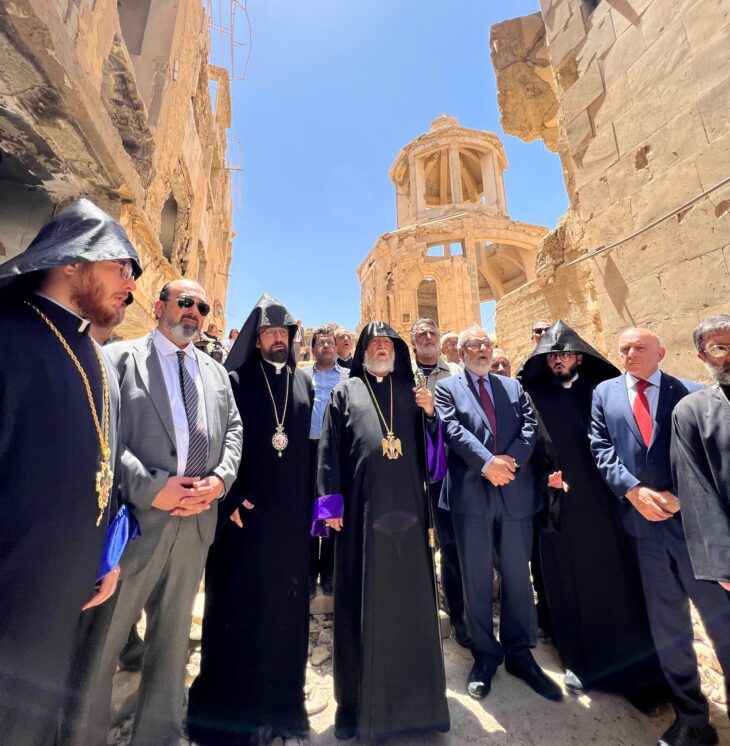 Ողջո՛յն հայ ժողովուրդին Տէր Զօրի ուխտավայրէն. Արամ Ա. կաթողիկոս
