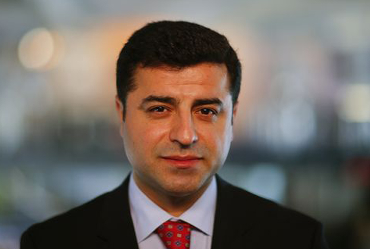 Նախ ասեղը մեզ