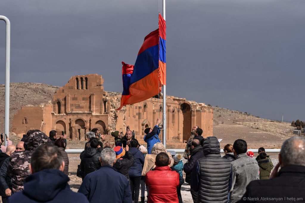 Հայ-թրքական սահանին վրայ ՀՀ եռագոյնը տեղադրուեցաւ
