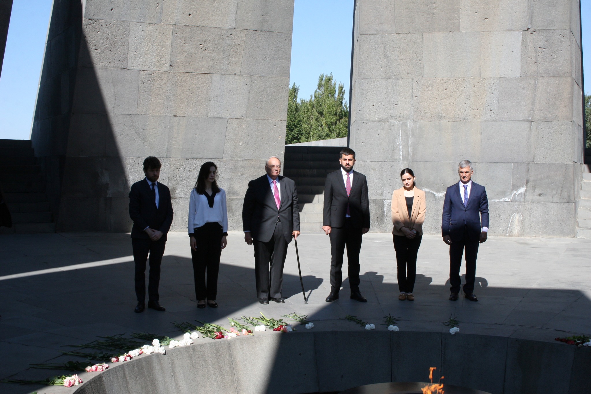 Ֆրանսիայի ԱԺ պատգամավորի գլխավորած պատվիրակությունն այցելել է Հայոց ցեղասպանության հուշահամալիր
