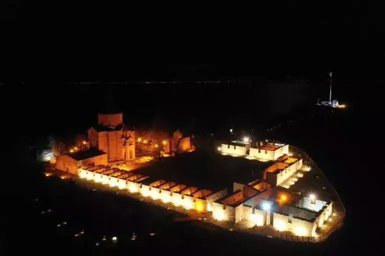 Աղթամար կղզին լուսավորվել է
