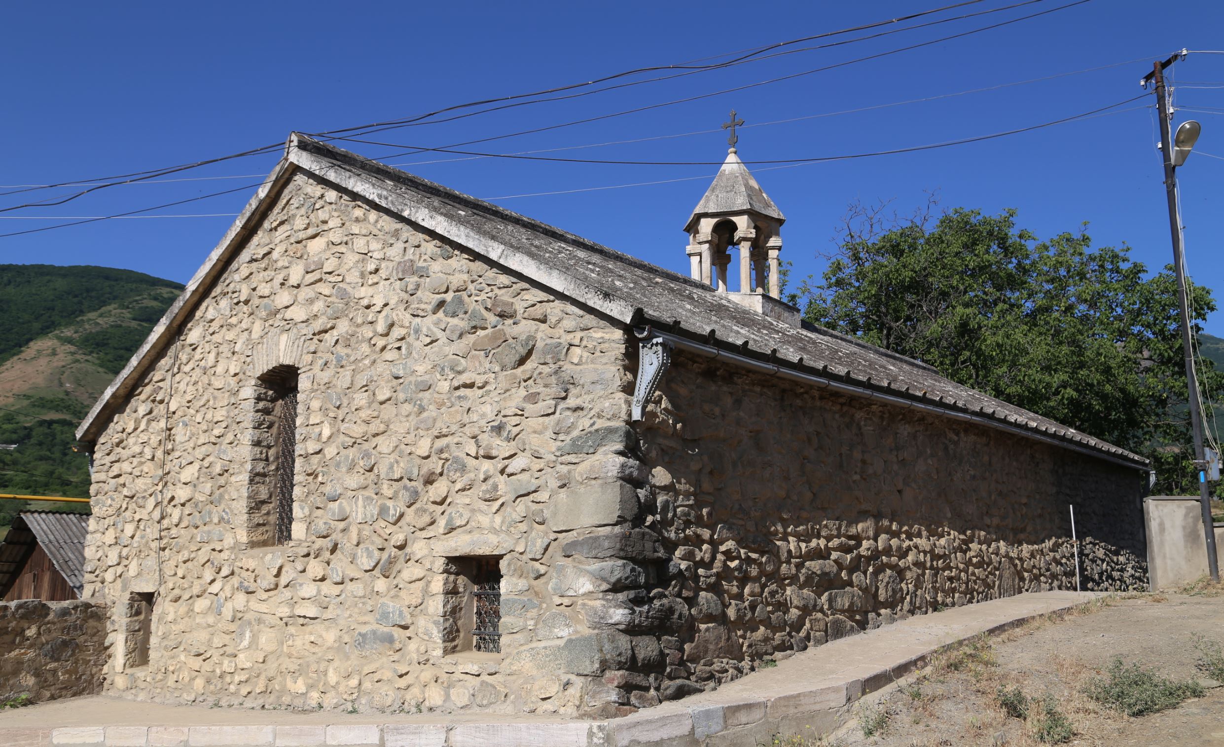 Հադրութի Սուրբ Յարութիւն եկեղեցին աղուանացնելու երեւոյթը նոր չէ