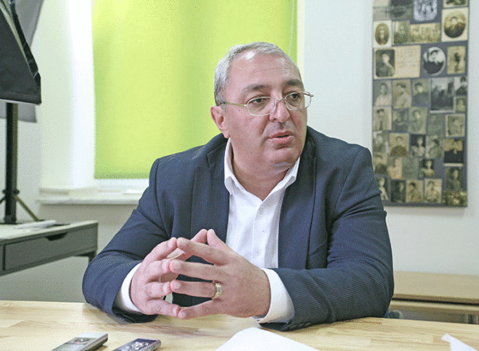 «Ա­զատ Օ­ր»-ի հար­ցազ­րոյ­ցը փրոֆ․ Ար­մէն ­Մա­րու­քեա­նի հետ