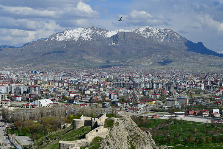 Վանի բնակիչները ողջունում են Իրան-Թուրքիա նոր սահմանային անցակետի բացումը
