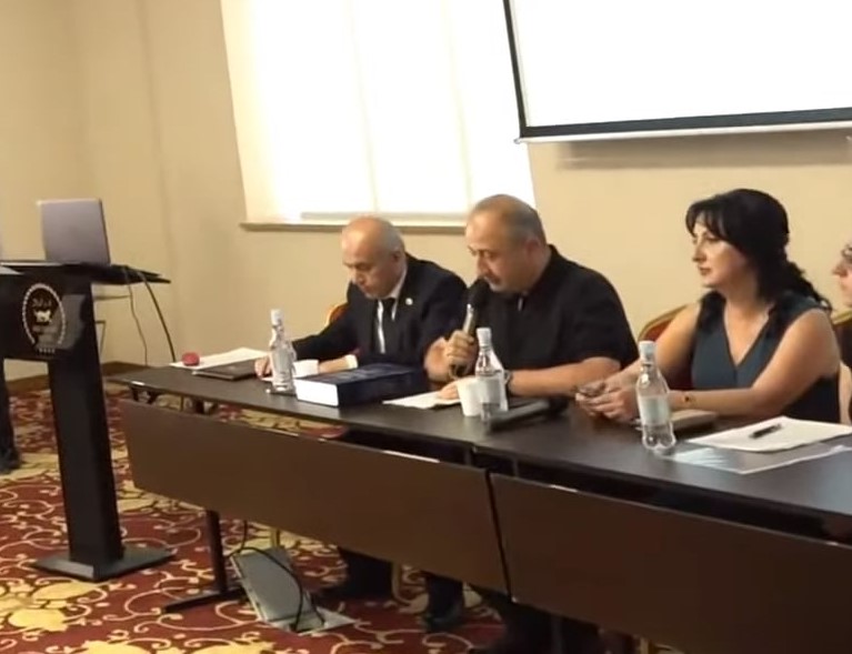 Այս գիրքը նվիրված է մի խնդրի, որը դեռ չի գտել իրավական, բարոյական հանգուցալուծում․ Ռուբեն Մելքոնյան