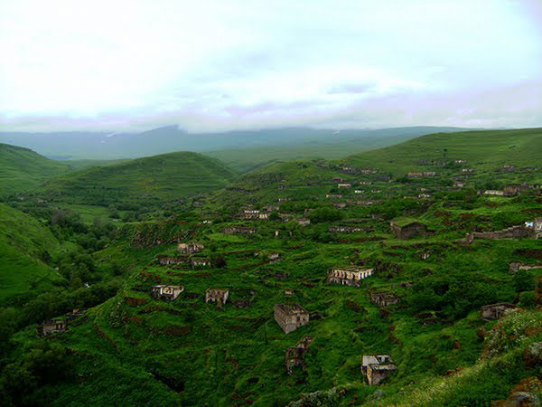 Արցախ` հայկական ինքնութեան պաշտպանութեան միջնաբերդ. Հակի հայոց կոտորածը, գիւղերու ինքնապաշտպանութիւնը եւ սկիզբ Գանձակի կռիւներուն