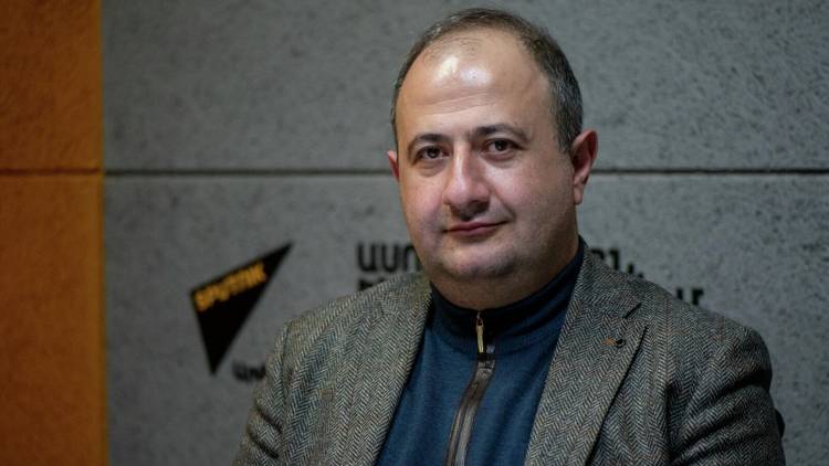 Այդ քարոզիչ-վերլուծաբանները կա՛մ չեն հասկանում իրավիճակը, կա՛մ հասկանալով խաբում են ժողովրդին