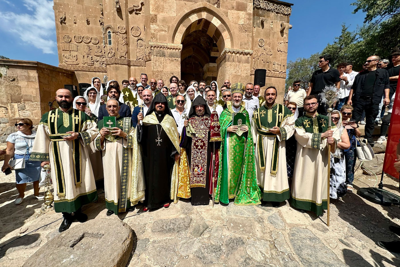 Աղթամարի մէջ տարեկան սուրբ պատարագ