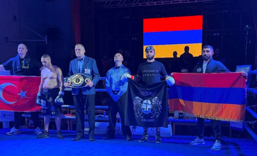 Յուրի Սաքունցը հաղթել է թուրք մրցակցին՝ նվաճելով չեմպիոնական գոտին