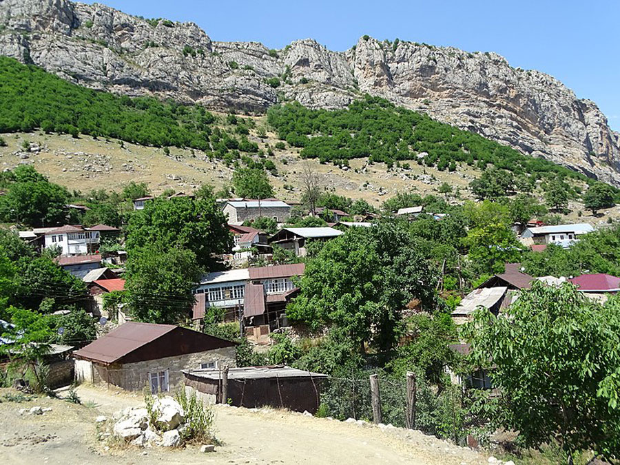 Շուշիի եւ յարակից գիւղերու վրայ յարձակումներ. կոտորած եւ աւերածութիւններ