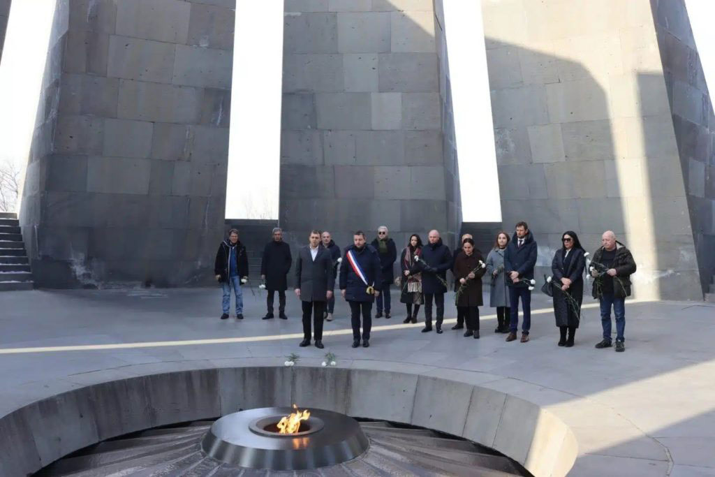 Սենթ Էթիէնի քաղաքապետին գլխաւորած պատուիրակութիւնը այցելած է Ծիծեռնակաբերդ