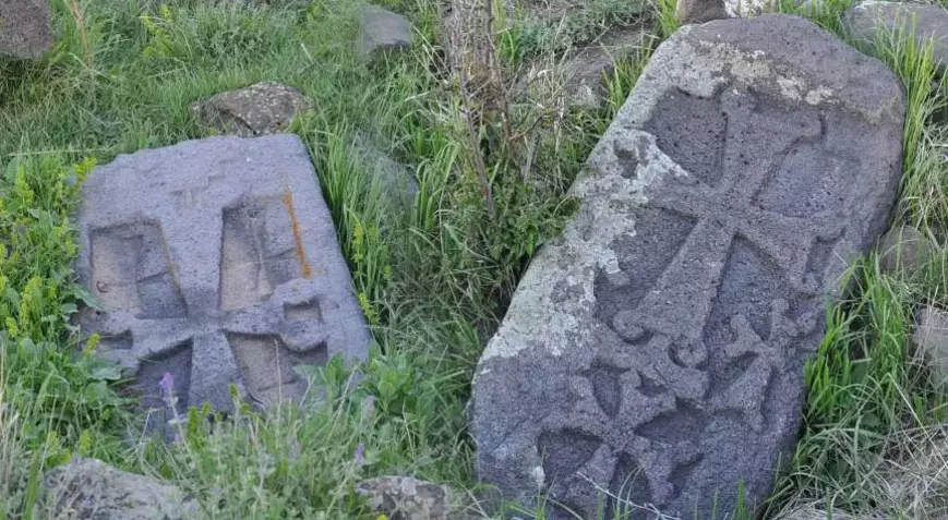 Կարսում խաչերով գերեզմաններ են գտնվել