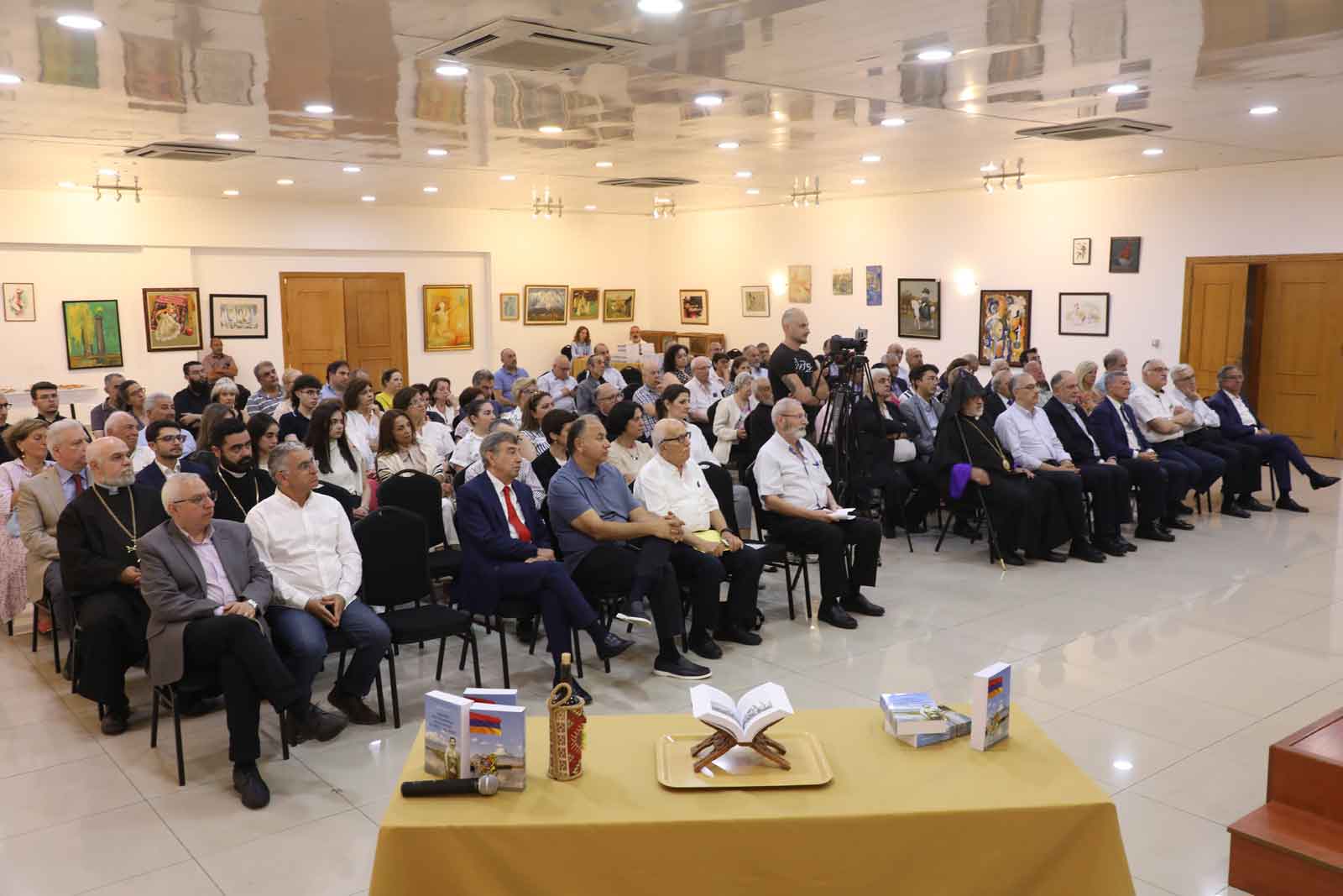 «Ազդակ»-ի «Սիրուհի Պուտագեան» նորաստեղծ մատենաշարին առաջին հատորին` Յարութ Չէքիճեանի «Հայաստանի Հանրապետութեան կազմաւորումը եւ Սեւրի դաշնագիրը» գիրքին շնորհահանդէս