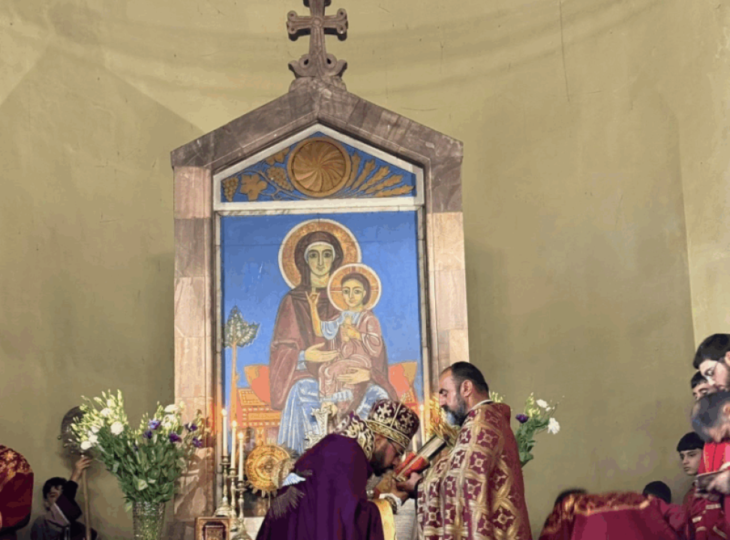 Եւ Մաշտոցի ձեռամբ հայոց տառերը գրուեցան քարէ տախտակի վրայ