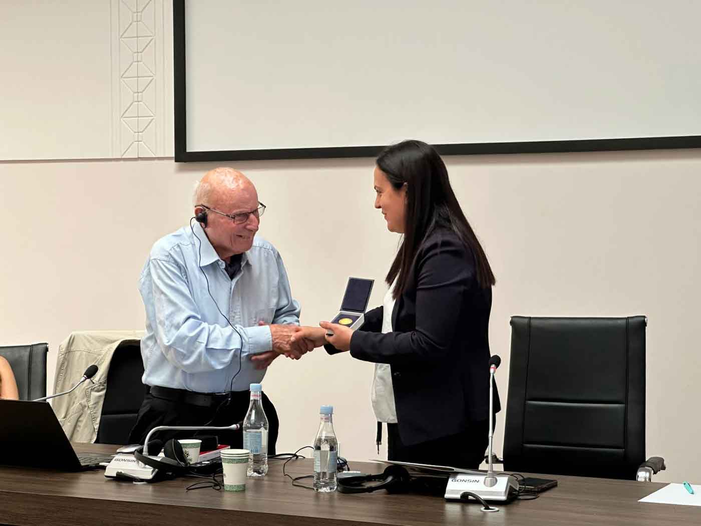 Ֆրանսացի յայտնի ցեղասպանագէտ Իվ Թեռնոն պարգեւատրուեցաւ Հայոց ցեղասպանութեան թանգարան-հիմնարկի «Ռաֆայէլ Լեմքին» յուշամետալով