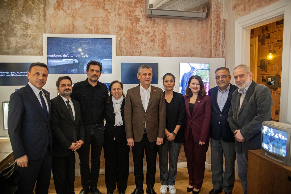 Էօզ­կիւր Էօզէլ 23,5 Հրանդ Տինք Յիշողութեան Վայրը այցելեց