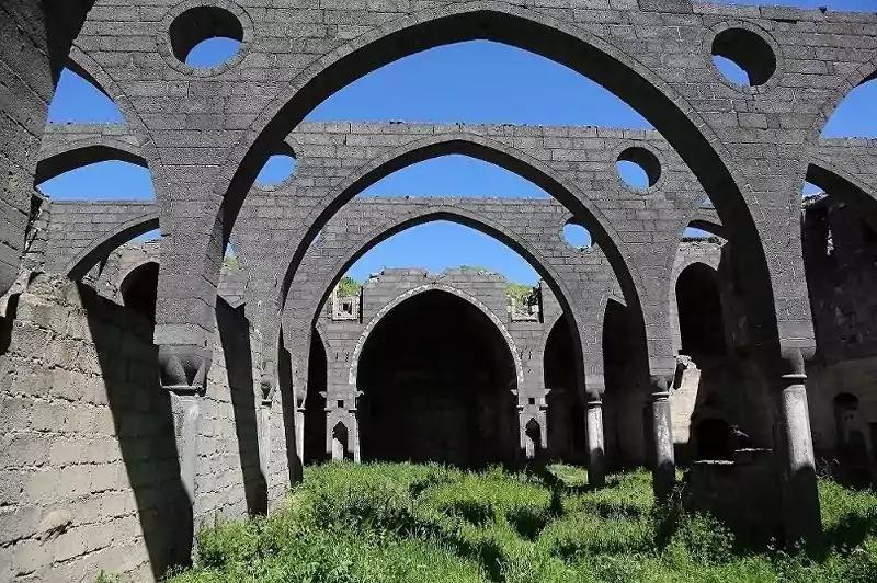 Վերաշինութիւնը իր հետ կը բերէ պահանջներ