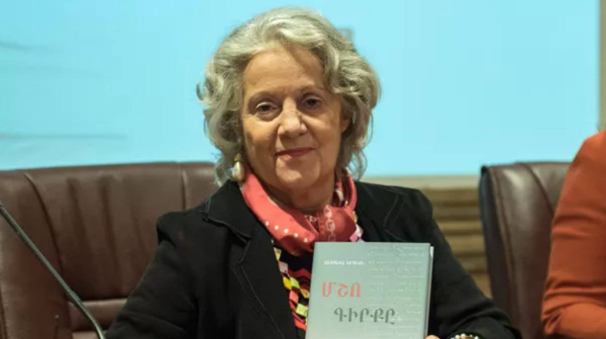 Լոյս տեսաւ Անթոնիա Արսլանի «Մշոյ գիրքը» հատորը հայերէն թարգմանութեամբ