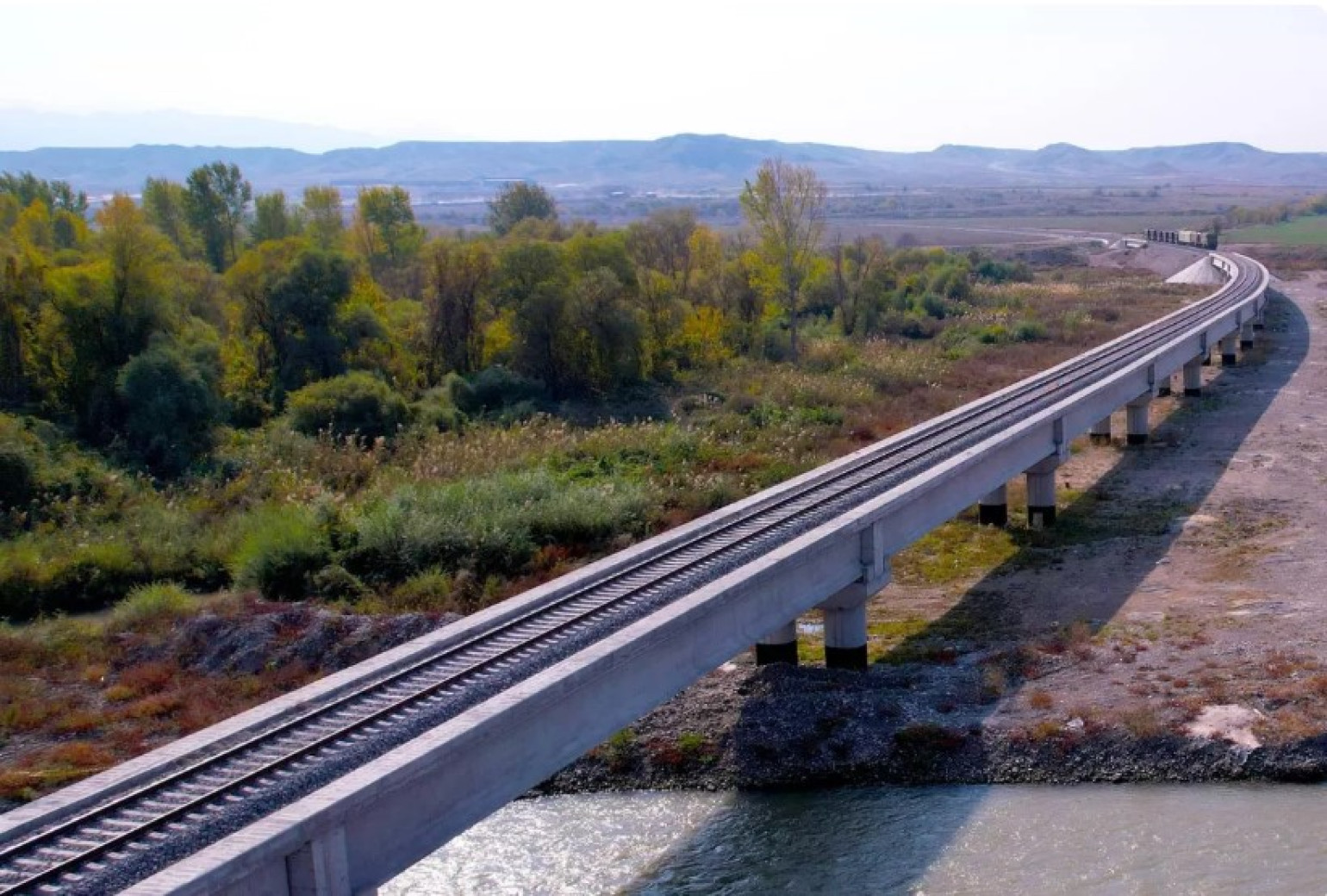 Ադրբեջանը կառուցում է դեպի Հայաստան և Թուրքիա տանող երկաթգիծը. ադրբեջանական ԶԼՄ-ներ