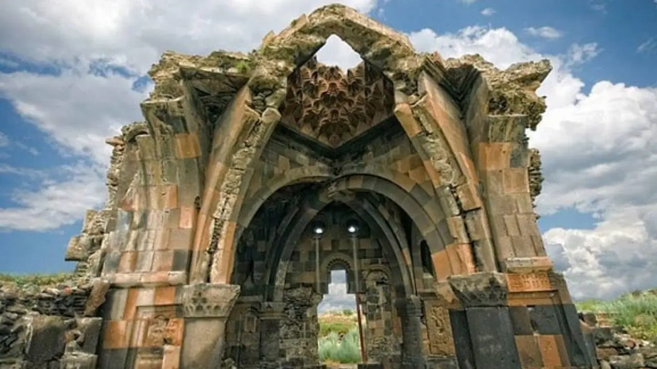 Քաղաք, որտեղ հանդիպում են պատմությունն ու լեգենդը. Անիի ավերակների 7 գաղտնիքները