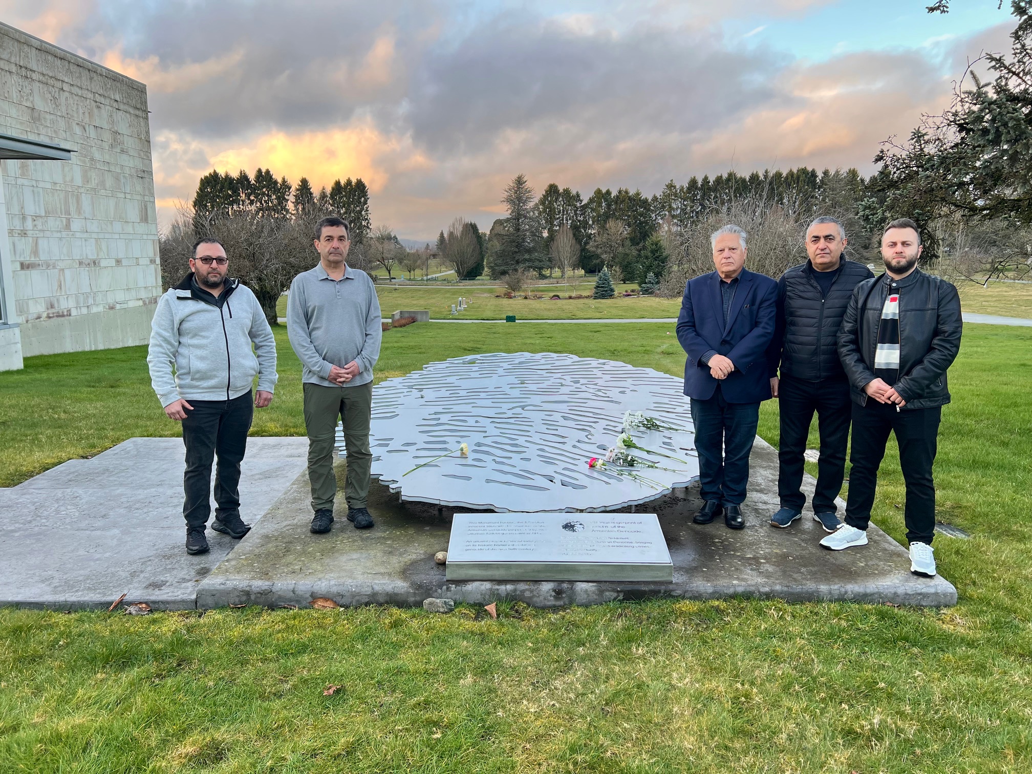 Արմէն Ռուստամեան Վանքուվըրի մէջ այցելեց Հայոց Ցեղասպանութեան յուշարձանը