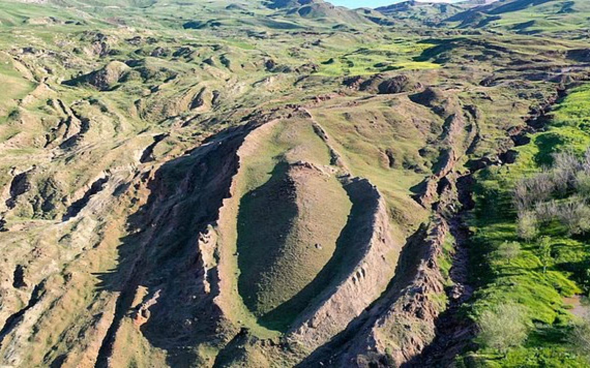 Արարատ լեռան վրա հայտնաբերվել են Նոյյան տապանի նկարագրությանը համապատասխանող թունելներ. The Daily Mail