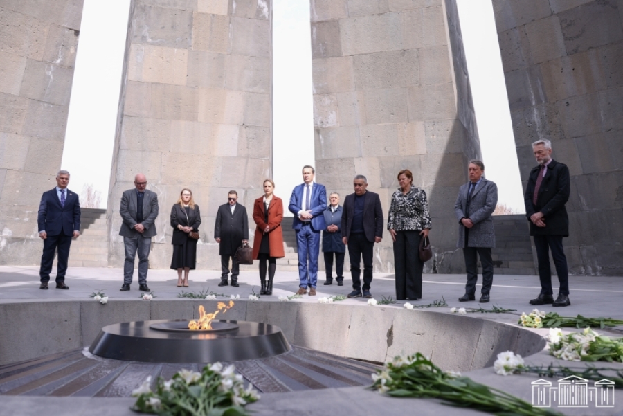 Բելգիա-Հայաստան բարեկամական խմբի ներկայացուցիչները հարգանքի տուրք են մատուցել Հայոց ցեղասպանության զոհերի հիշատակին