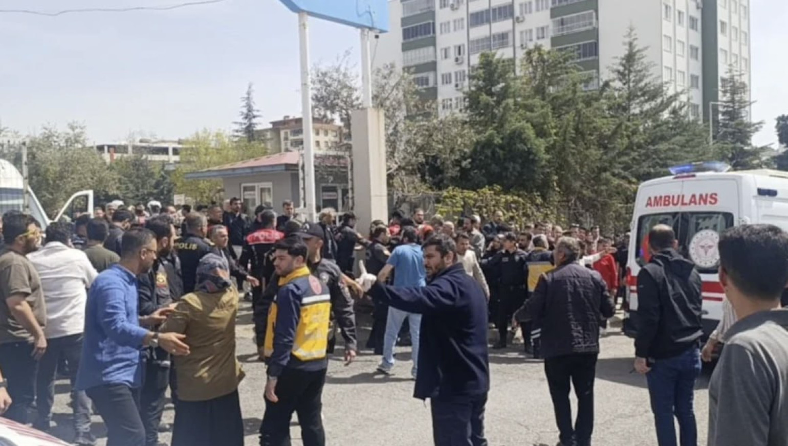 Թուրքիայում անհայտ անձը կրшկ է բացել դպրոցի ուղղությամբ. կան զnhեր և վիրավnրներ