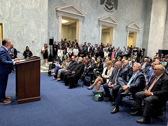 Քոնկրեսականներ արդարութիւն հաստատելու կոչ ըրին՝ Քոնկրեսին մէջ տեղի ունեցած Ցեղասպանութեան ոգեկոչման ընթացքին